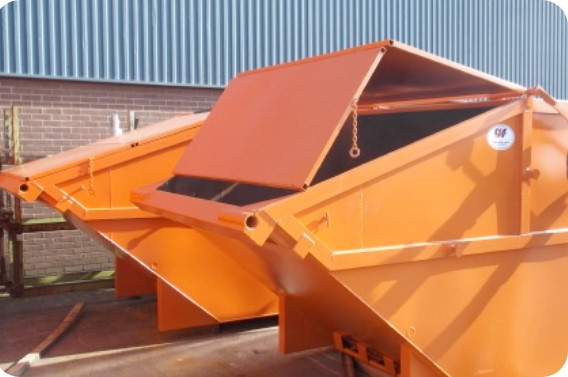 Safely opening lidded skip for scrap metal recycling